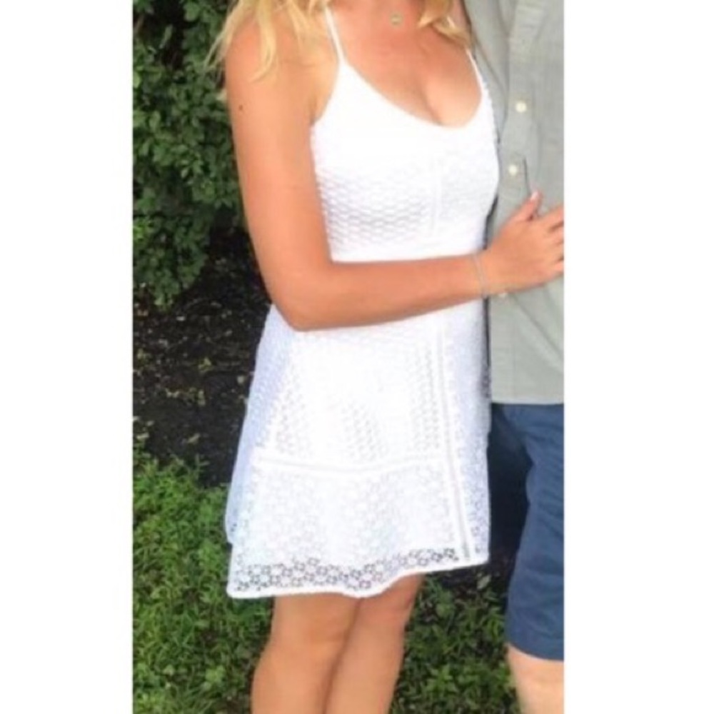 ABERCROMBIE & FITCH WHITE EMBROIDERED SUN DRESS